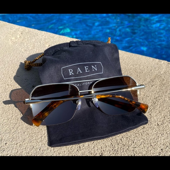 Raen Optics Munroe Gold Jaguar Sunglasses - Picture 11 of 12